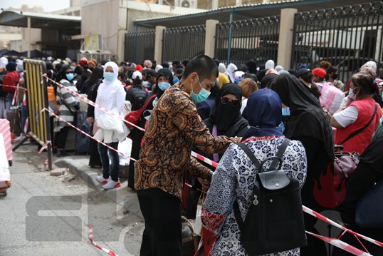 إقبال كثيف أمام مراكز مخالفي الإقامة من جميع الجنسيات