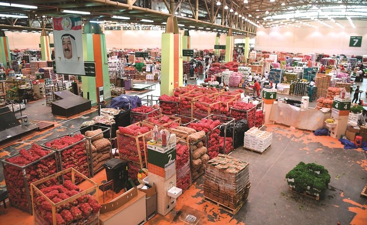 سوق الفرضة وقد بدا خاليا من الازدحام بعد بدء استقبال رواده امس