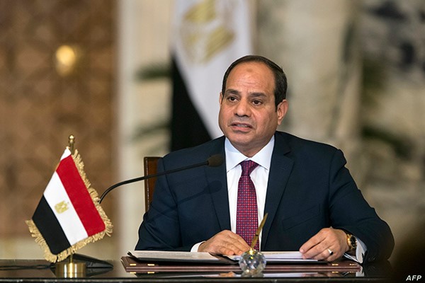 الرئيس المصري عبد الفتاح السيسي يعلن حالة الطوارئ فى البلاد لمدة 3 أشهر بداية من الثلاثاء