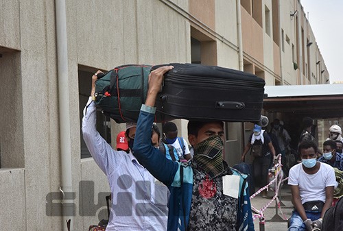 بالفيديو.. قبل يومين من انتهاء المهلة.. آلاف المخالفين يراجعون مراكز الاستقبال في الفروانية