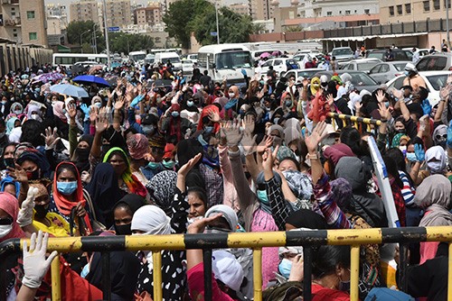 بالفيديو.. قبل يومين من انتهاء المهلة.. آلاف المخالفين يراجعون مراكز الاستقبال في الفروانية