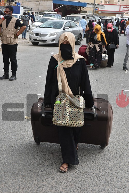 بالفيديو.. قبل يومين من انتهاء المهلة.. آلاف المخالفين يراجعون مراكز الاستقبال في الفروانية