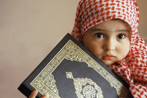 في الشهر الفضيل..كيف تعودي أطفالك على الصوم والصلاة بأساليب بسيطة؟