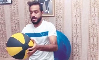 كهربا يؤدي تدريبات منزلية خاصة