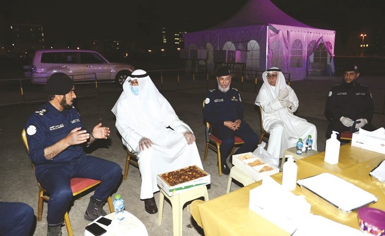 1حديث ودي بين الشيخ فواز الخالد ومسؤولي النقاط الأمنية