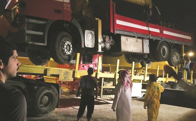 رفع إحدى السيارات المهملة في خيطان