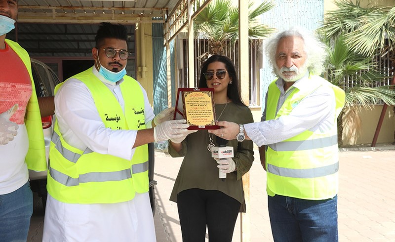  الزميلة دعاء خطاب تتسلم تكريم «الأنباء»