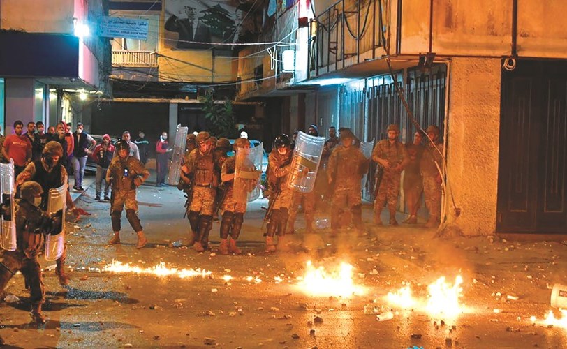 مواجهة عنيفة بين الجيش اللبناني والمحتجين في منطقة الميناء بطرابلس						(محمود الطويل)