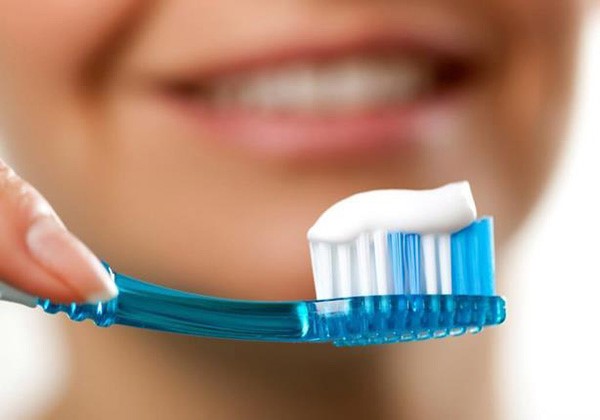 لماذا تحتاج إلى تنظيف أسنانك قبل مغادرة المنزل في ظل أزمة كورونا؟