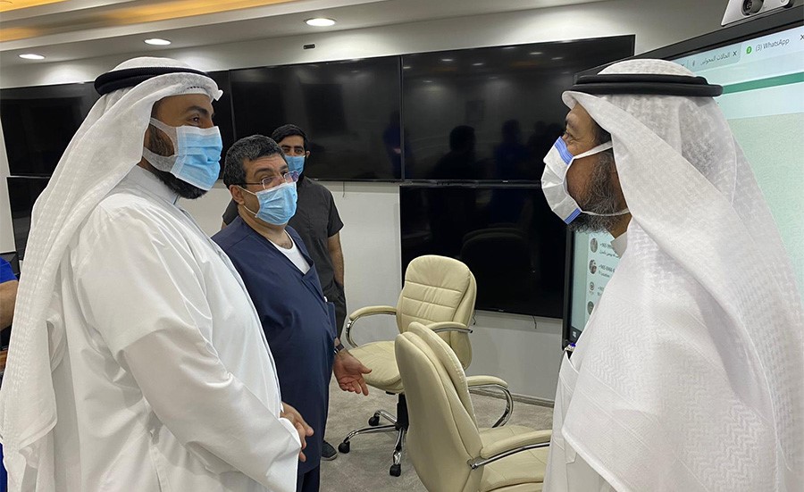 وزير الصحة يزور مركز الطوارئ للإطلاع على برنامج ربط المستشفيات ولجان كوفيد 19