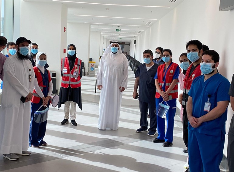 وزير الصحة تفقد المطار للاطمئنان على سير العمل في استقبال المواطنين العائدين