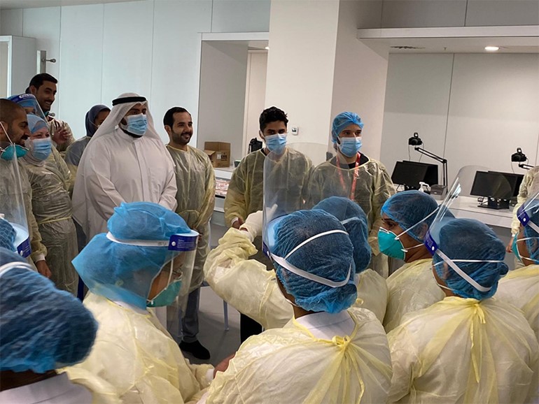 وزير الصحة تفقد المطار للاطمئنان على سير العمل في استقبال المواطنين العائدين