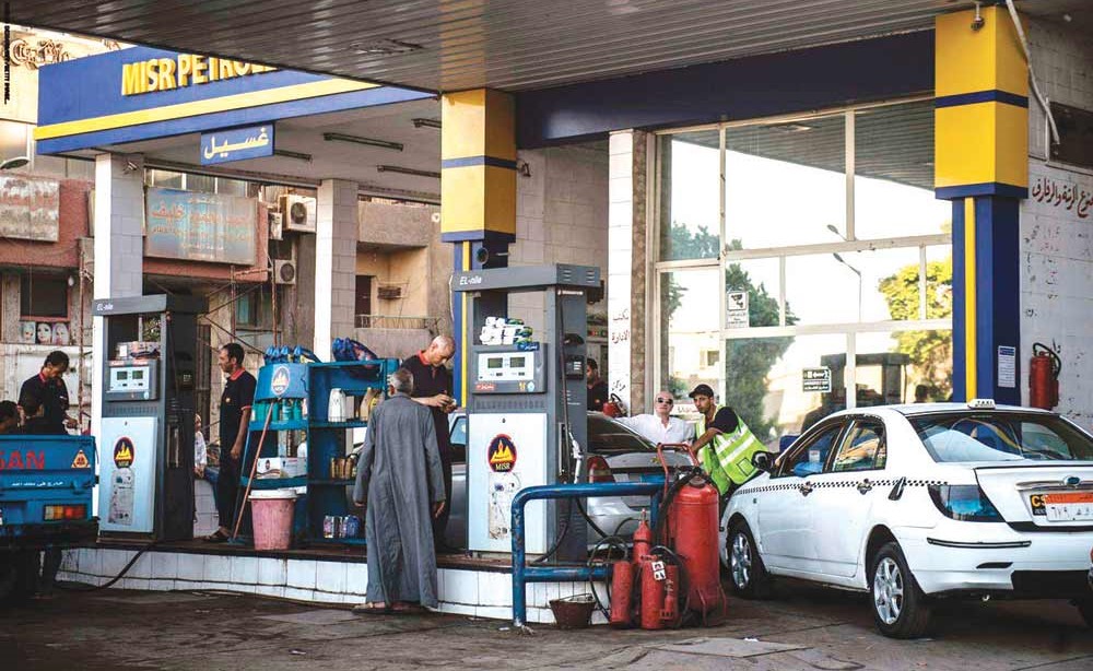 صورة أرشيفية لإحدى محطات الوقود في القاهرة