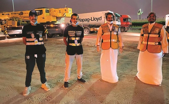فريق البلدية خلال حملة الإزالة