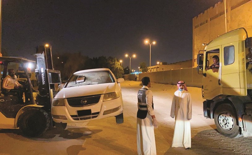 رفع احدى السيارات