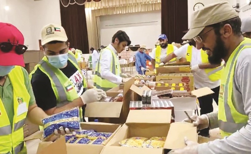تجهيز السلال الغذائية داخل مقر الجمعية