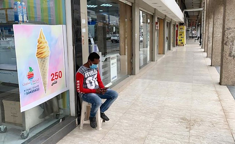 تريد خط هاتف أو تلفوناً جديداً.. انتظر عند الباب الخلفي ويأتيك الطلب