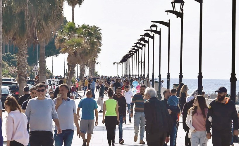عودة التنزه على الكورنيش البحري في بيروت بعد بدء تطبيق المرحلة الثانية من تخفيف إجراءات التعبئة العامة		 (محمود الطويل)