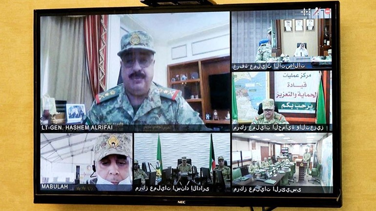 قيادات الحرس الوطني يتابعون كلمة الشيخ مشعل الأحمد