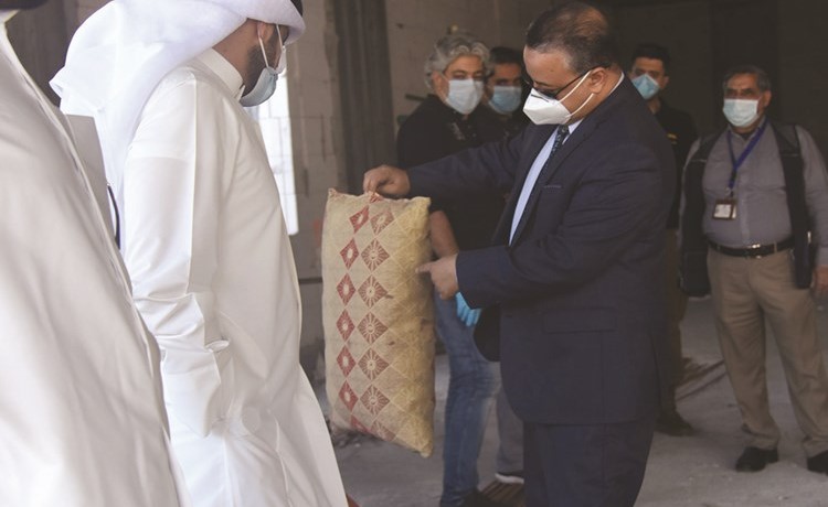 معاينة وسادة في موقع الجريمة