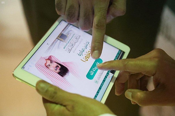 بالفيديو.. "السديس" يدعو المصلين إلى التباعد بين الصفوف عقب إقامة صلاة المغرب بالحرم