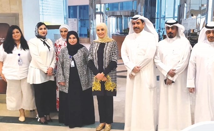 سلطان الشعلاني وعدد من موظفي القطاع