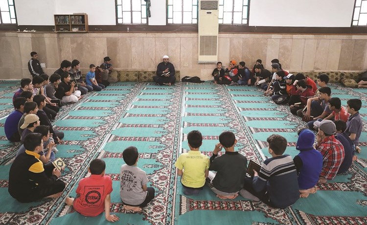 حلقة لتحفيظ القرآن الكريم خلال رمضان في محافظة إدلب	(أ.ف.ب)