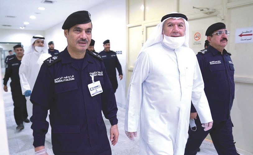 اللواء م. محمود بوشهري واللواء فراج الزعبي خلال الجولة