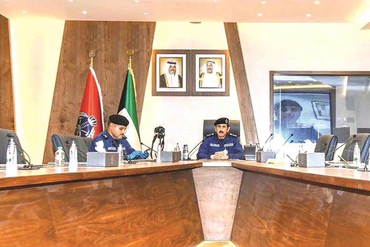 الفريق خالد المكراد واللواء جمال البليهيص خلال الاجتماع