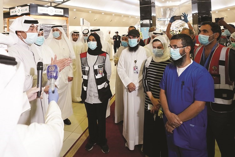سمو الشيخ صباح الخالد متابعا سير العمل في المرحلة الأخيرة من إجلاء مواطنينا بالخارج