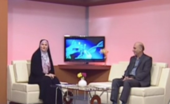بالفيديو.. هلع المذيعة وضيفها اثناء هزة لرستان بغرب ايران