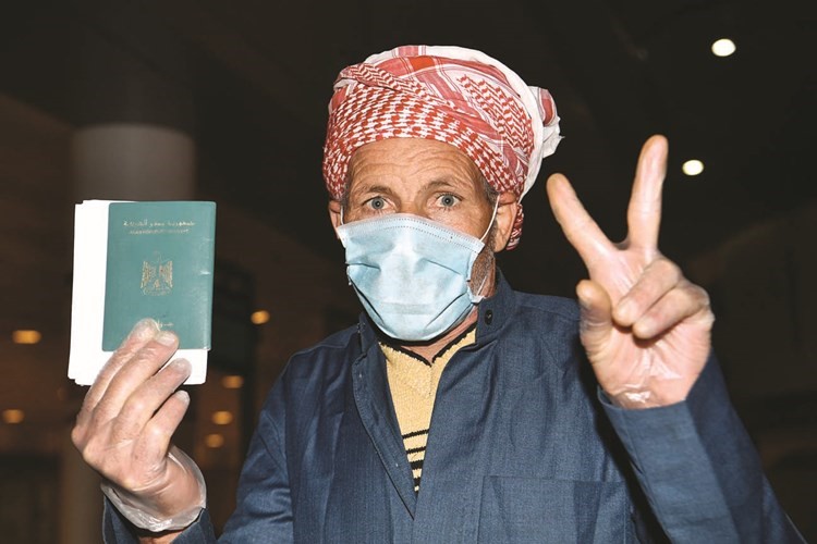 مصري لدى مغادرته