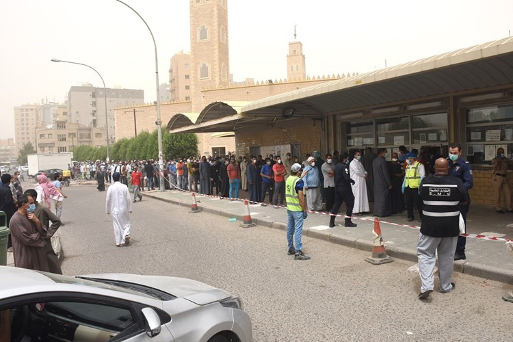 2- إقبال كبير على المخبرز في خيطان