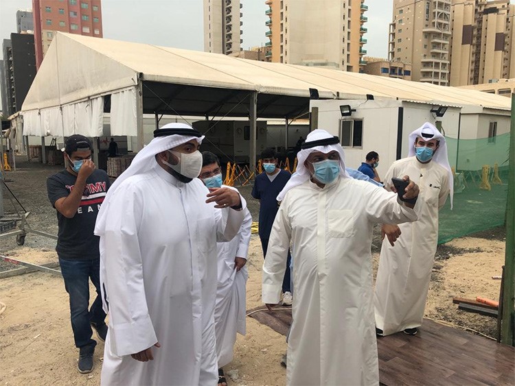 وزير الصحة يتفقد المستشفى الميداني بالمهبولة