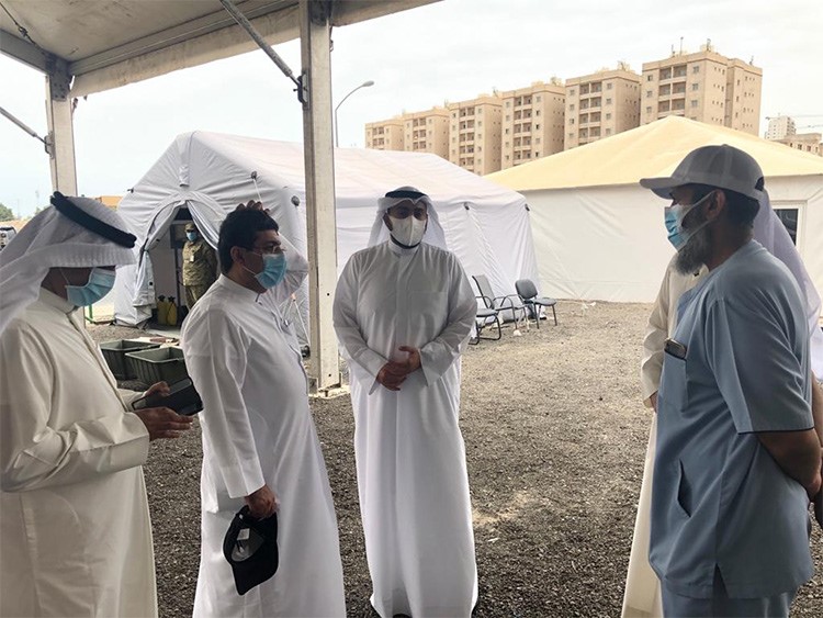 وزير الصحة يتفقد المستشفى الميداني بالمهبولة