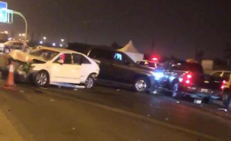 اصطدام مركبة عسكرية بنقطة أمنية على الدائري السادس