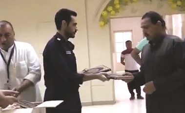هيئة القرآن والسُنة تُوزِّع مصاحف على المحاجر الصحية