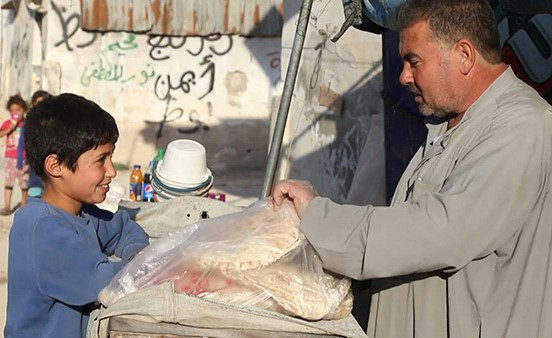 بالفيديو.. النازحون في إدلب يخشون انتقال كورونا إلى المخيمات