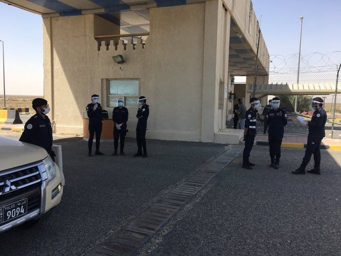 منفذ النويصيب بدأ باستقبال طلائع المواطنين العائدين من السعودية براً