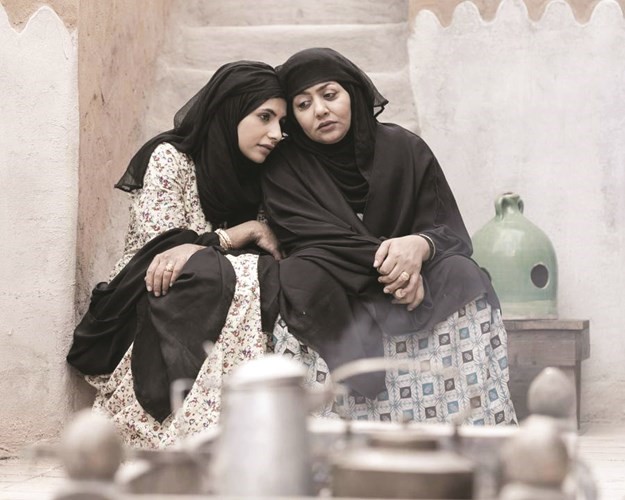 فوزية فاطمة الحوسني مع ابنتها منيرة سعودة