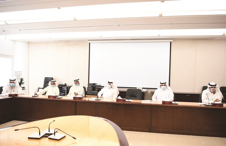 يوسف الفضالة ود.عبدالكريم الكندري وعمر الطبطبائي ورياض العدساني وعبدالوهاب البابطين ونايف المرداس