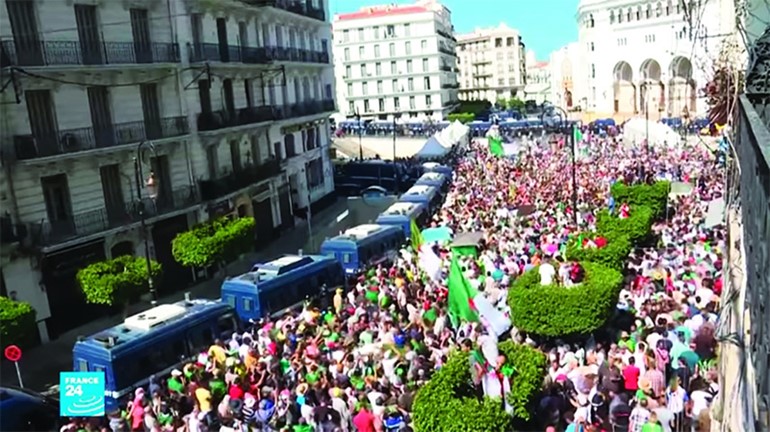 صورة أرشيفية لجانب من تظاهرات تحالفات معارضة ضد الرئيس الجزائري عبدالمجيد تبون