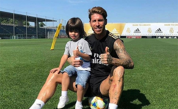 بالفيديو.. قائد ريال مدريد يعزف لمتابعيه على البيانو ويحصد مشاهدات قياسية