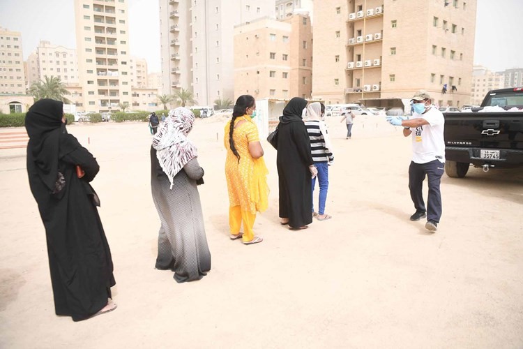 حرص على التباعد الجسدي خلال التوزيع
