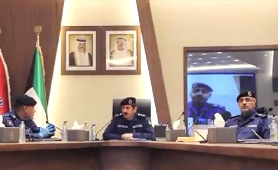 الفريق خالد المكراد متوسطا اللواءين جمال البليهيص ومحمد الشطي