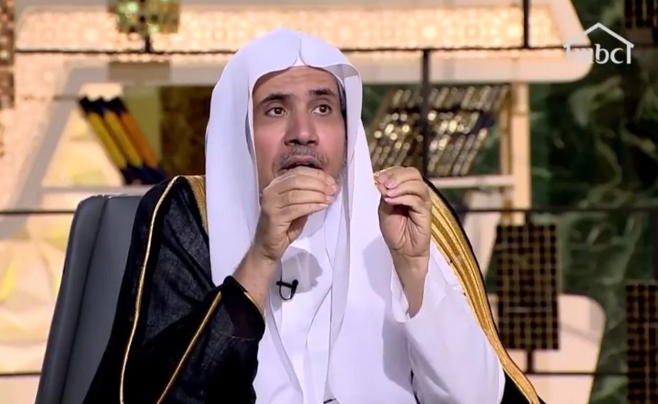 امين رابطة العالم الاسلامي: الصلاة في الشوارع وعلى الأرصفة في البلاد الغير إسلامية "باطلة ومحرمة"