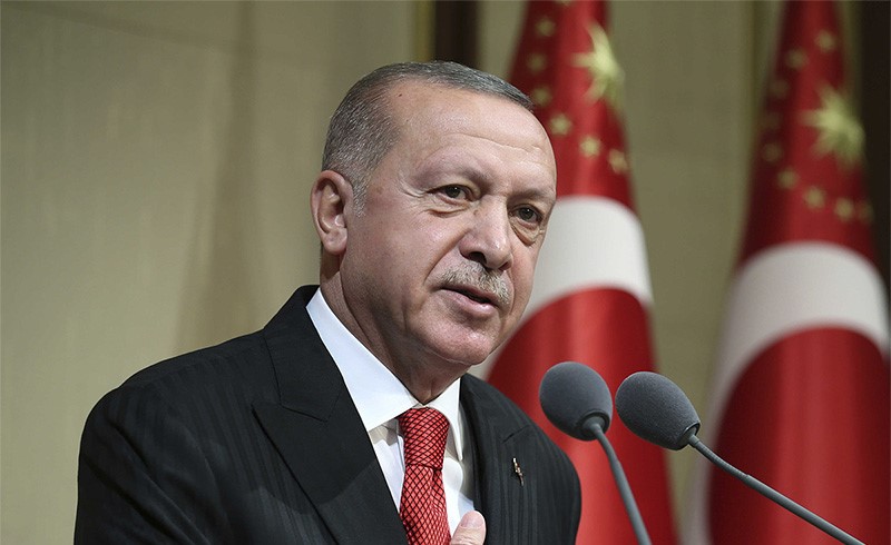 بالفيديو.. اردوغان يتصل بامرأة تركية تبرعت بخاتمها لمرضى كورونا ويطلب منها الدعاء