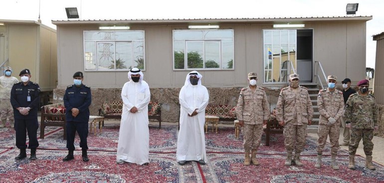 وزيرا الدفاع والداخلية يتفقدان عدداً من النقاط الأمنية التابعة لوزارة الدفاع في الأحمدي