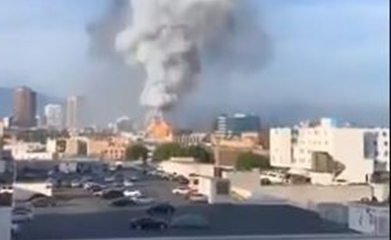 بالفيديو.. الدخان يغطي سماء لوس انجلوس بعد انفجار ضخم