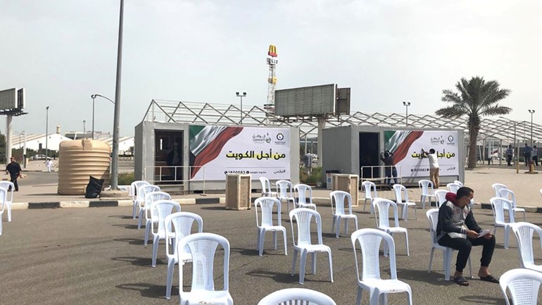 وحدات دورات المياه المتنقلة والمقاعد قدمتها النجاة في محاجر الفحص